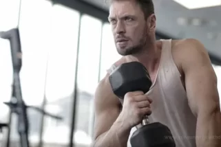 6 ejercicios de hombros para hombres para desarrollar fuerza