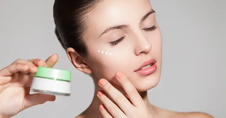 Productos para el cuidado de la piel recomendados por dermatólogos para pieles envejecidas.