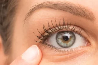 Eyelash Growth Abnormalities - Causes and Expert Solution!