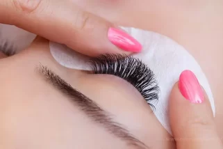 Individual Eyelashes Vs Strip Eyelashes - Which Is Better?