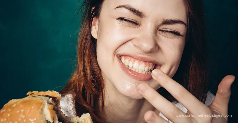 partículas de comida en los dientes