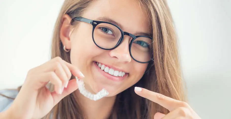 How to Keep Your Invisalign Retainer Trays Shining and Clean?