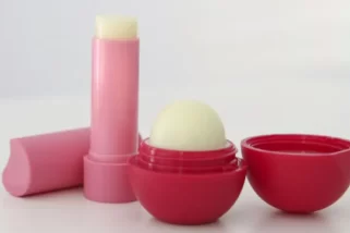 Lip Balm Help Your Eyelashe Grow - Does It Really Effective?