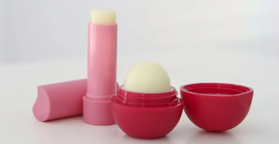 Lip Balm Help Your Eyelashe Grow - Does It Really Effective?